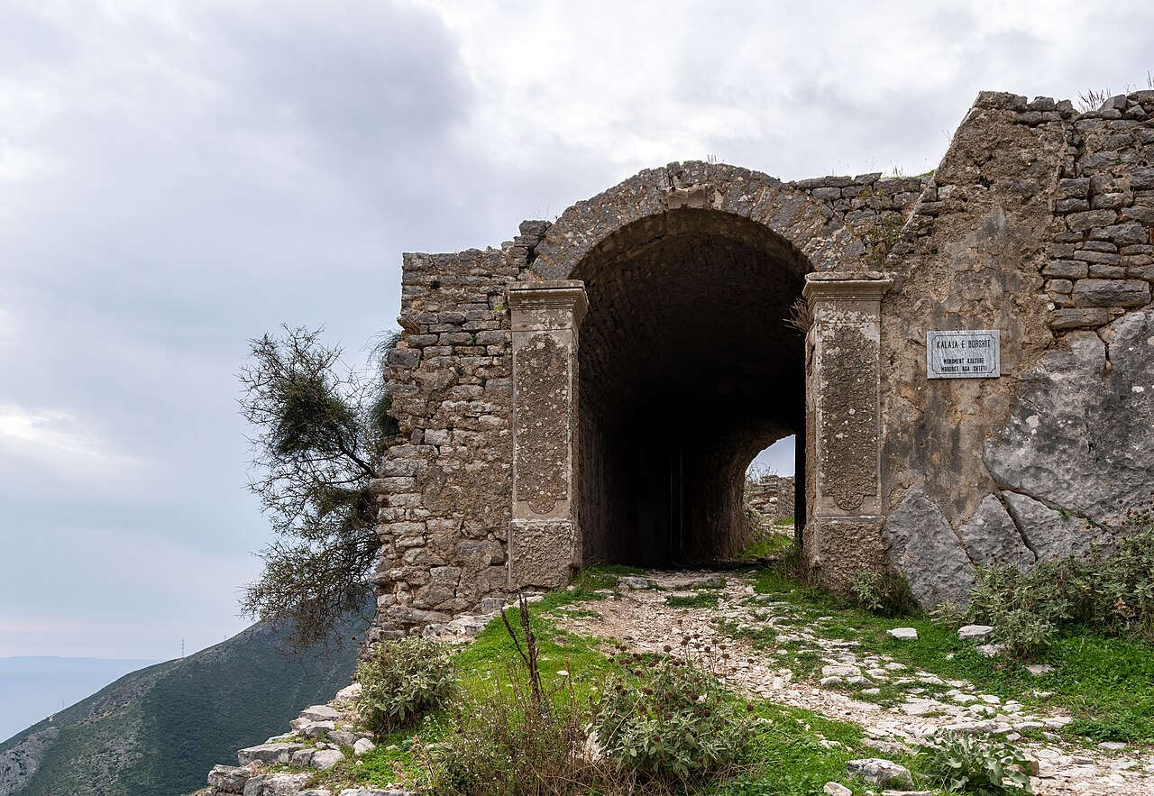 Stara Himara i zamek