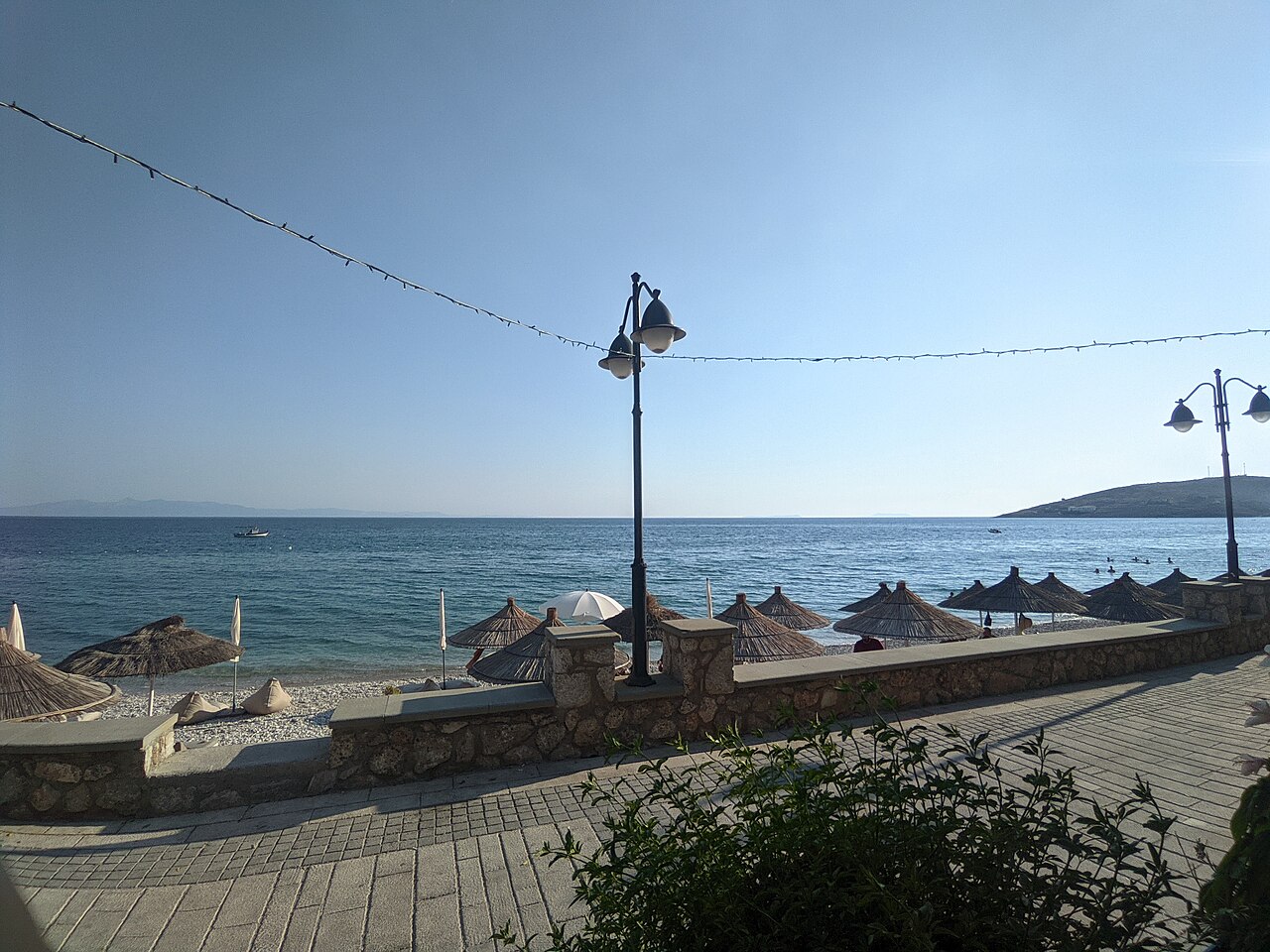 Plaża i promenada Qeparo