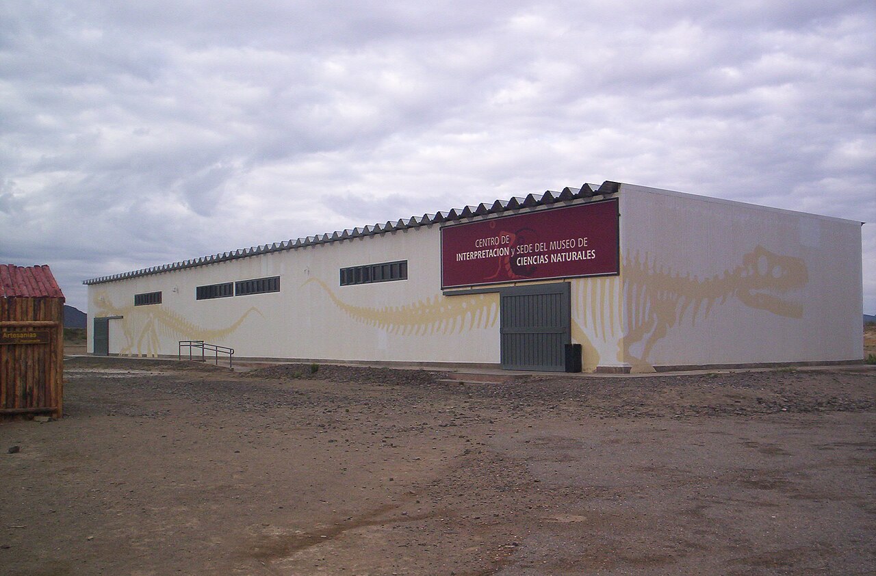 Muzeum paleontologiczne przy wejściu