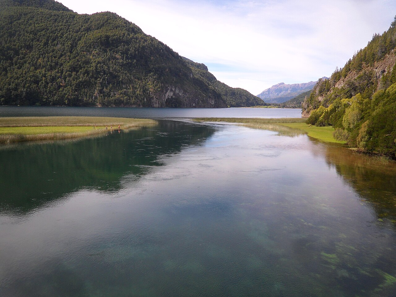 Pasarela nad Río Arrayanes i Lago Verde
