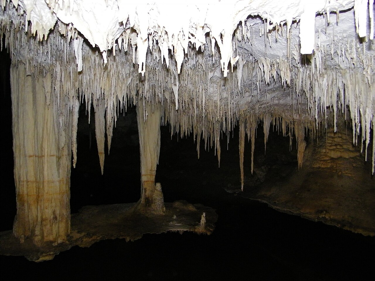 Jaskinia Lake Cave