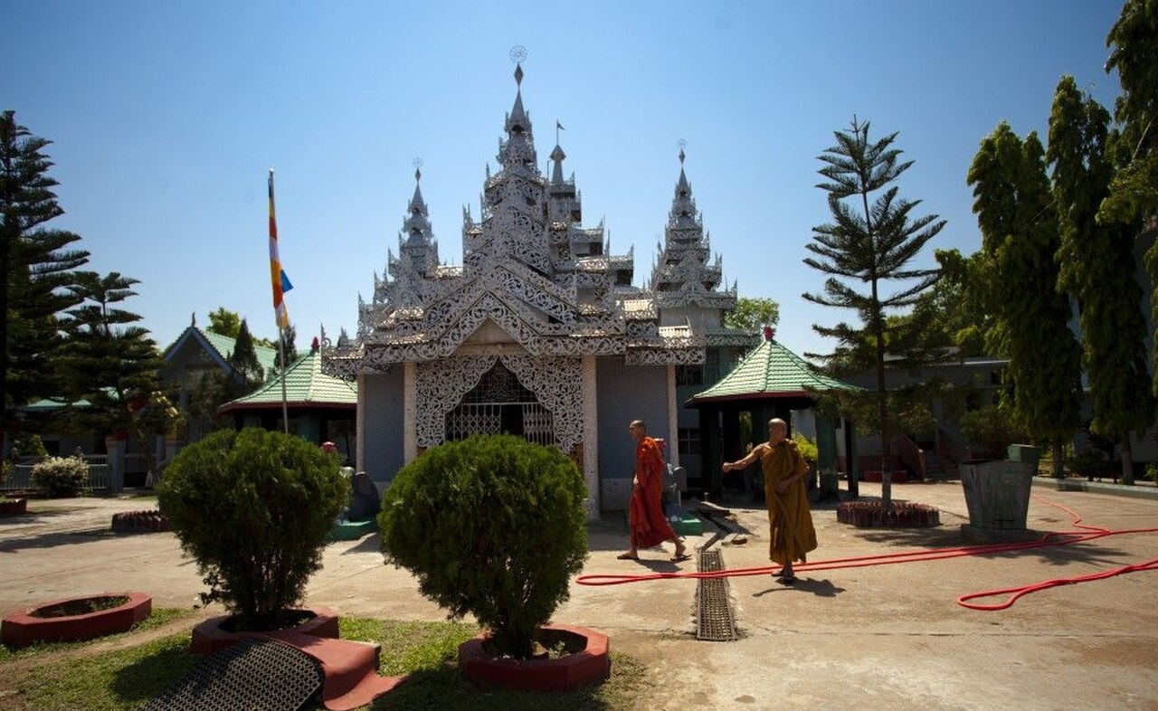 Rajban Vihara i targ Chakmów