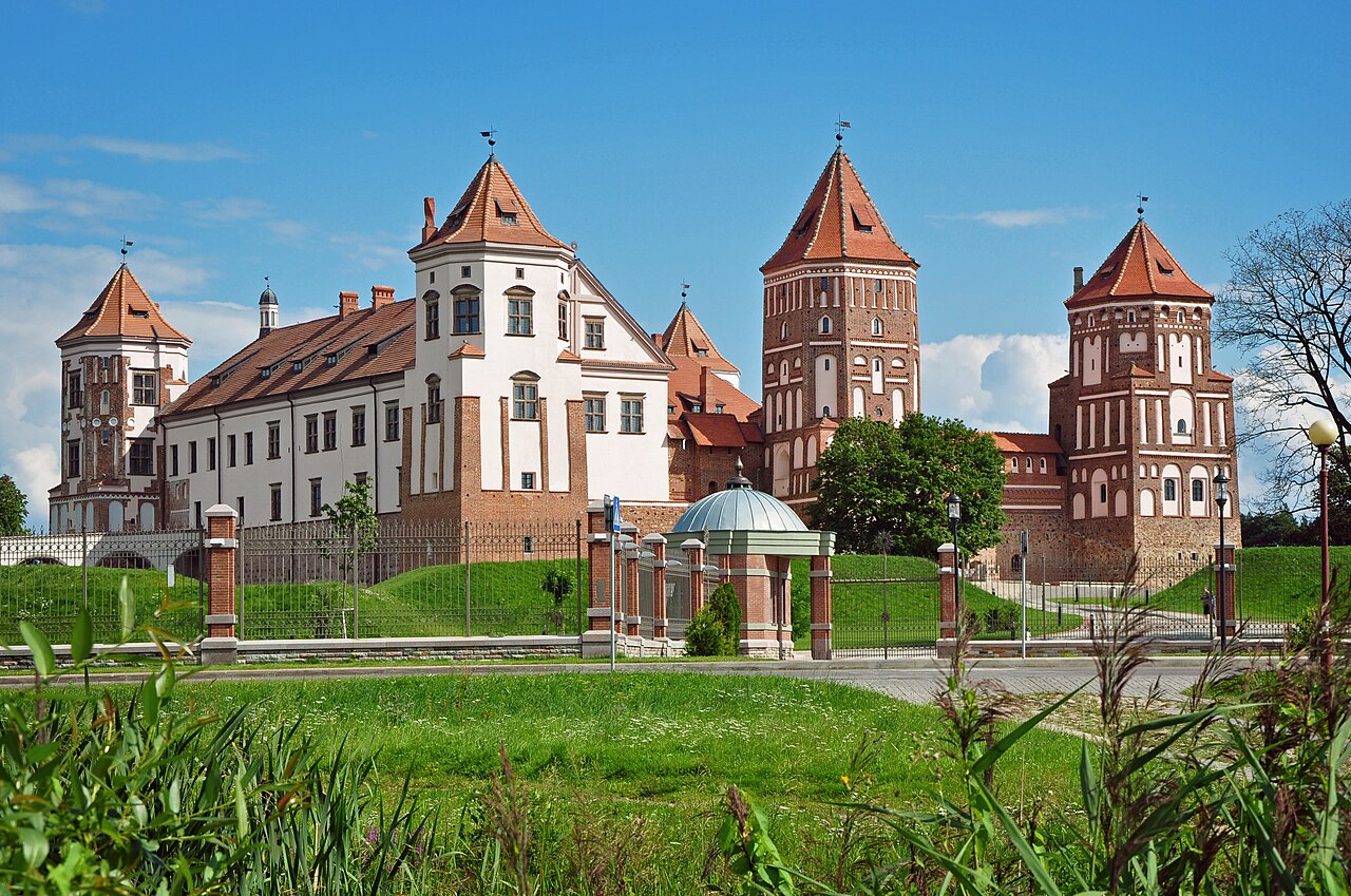 Dziedziniec i baszty