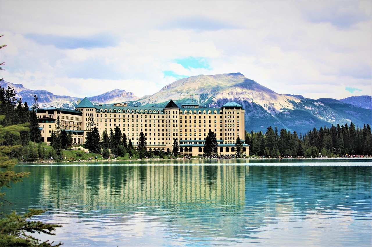 Brzeg Lake Louise i Fairmont