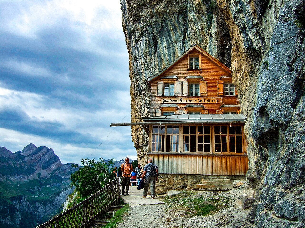 Ebenalp, Wildkirchli i gospoda Aescher
