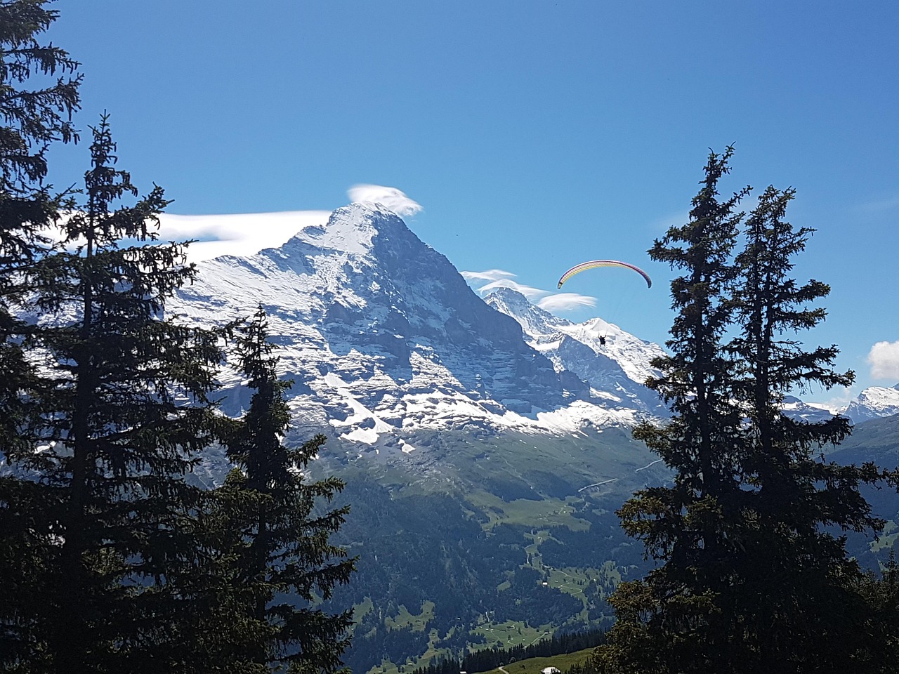 Widok na północną ścianę Eigeru
