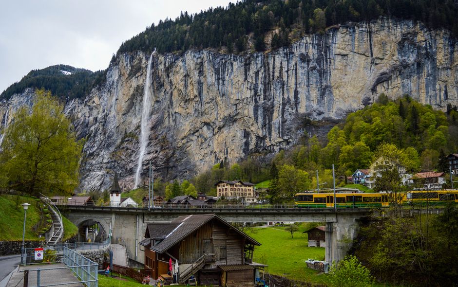 Kolej na Jungfraujoch z Lauterbrunnen