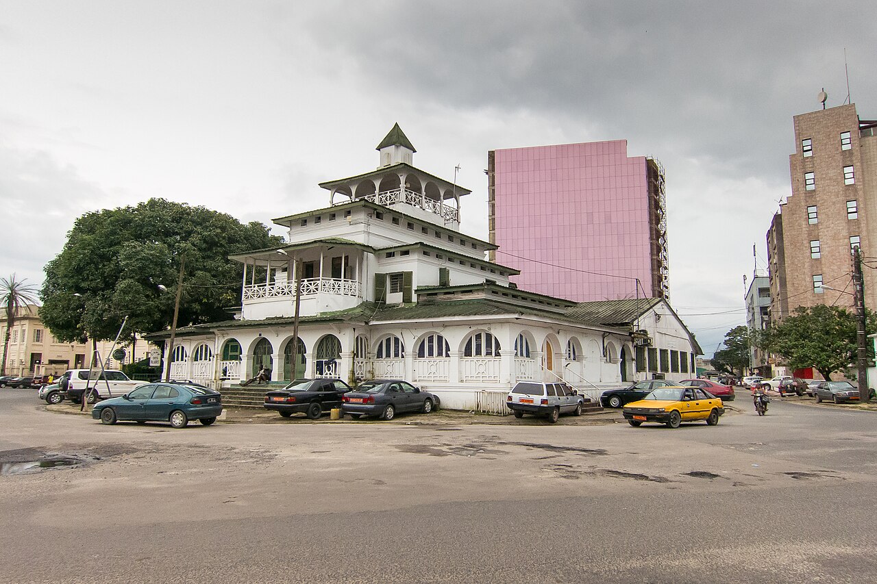 Pagoda Manga Bell w Bonanjo