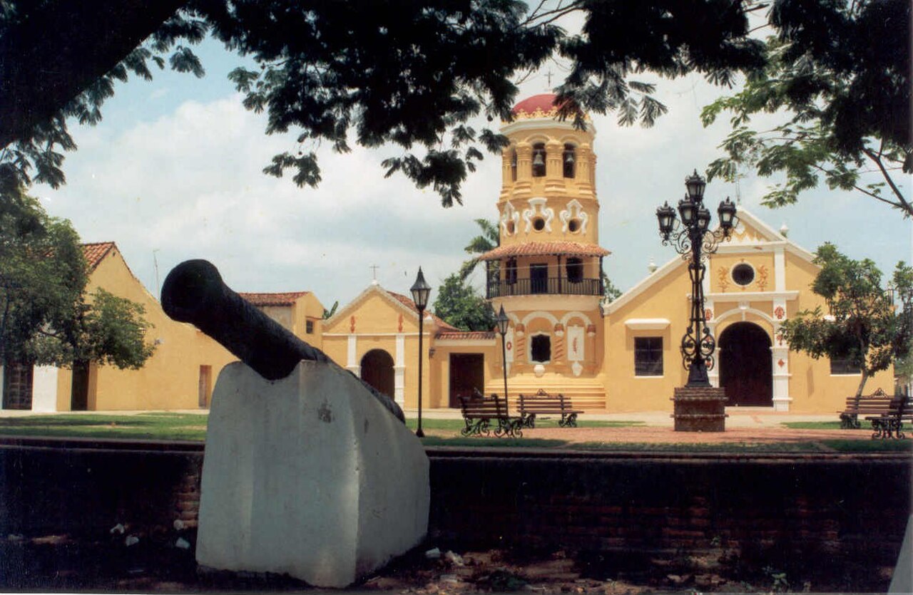Albarrada i kościół Santa Bárbara