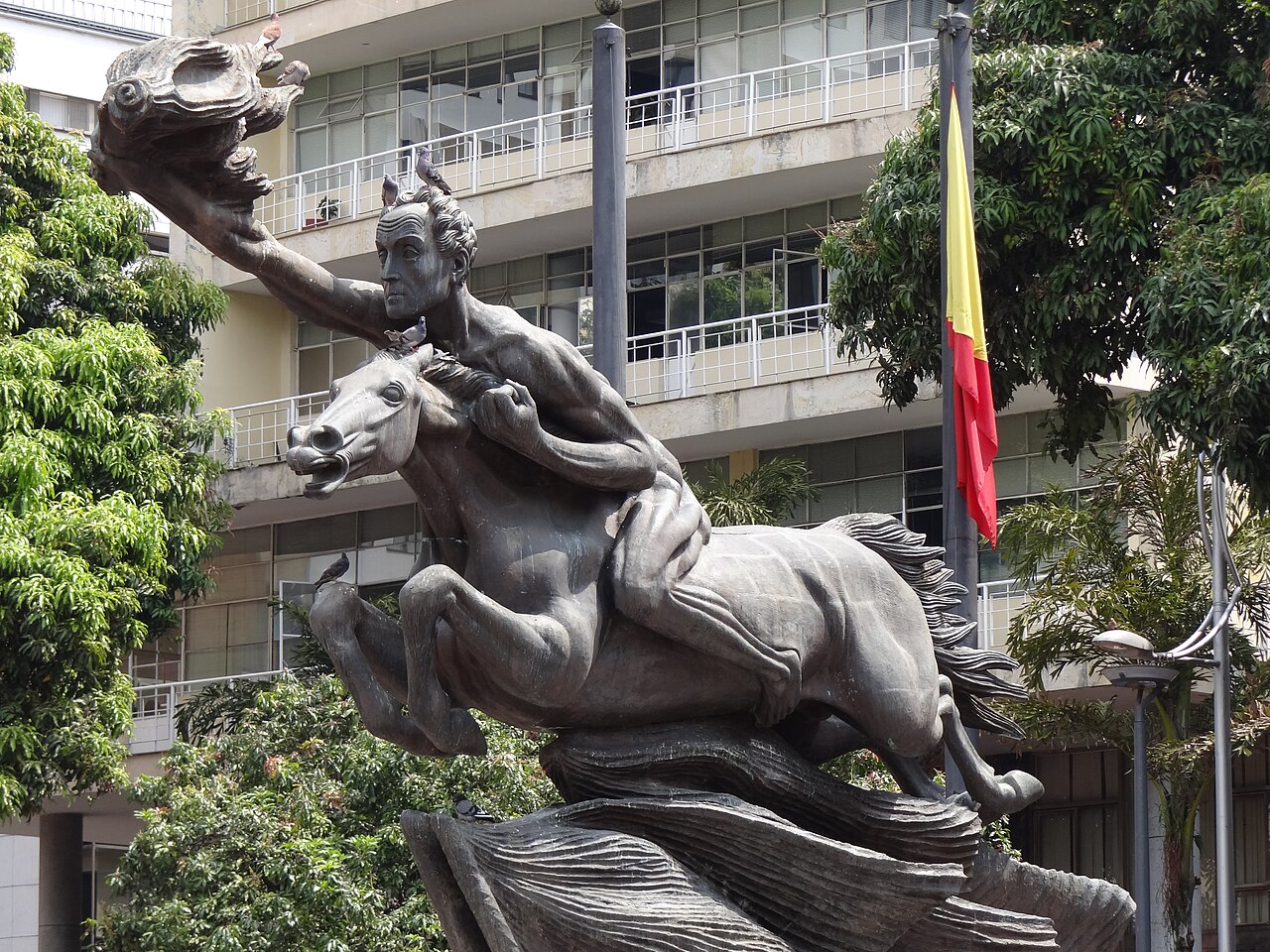 Bolívar Desnudo na Plaza de Bolívar