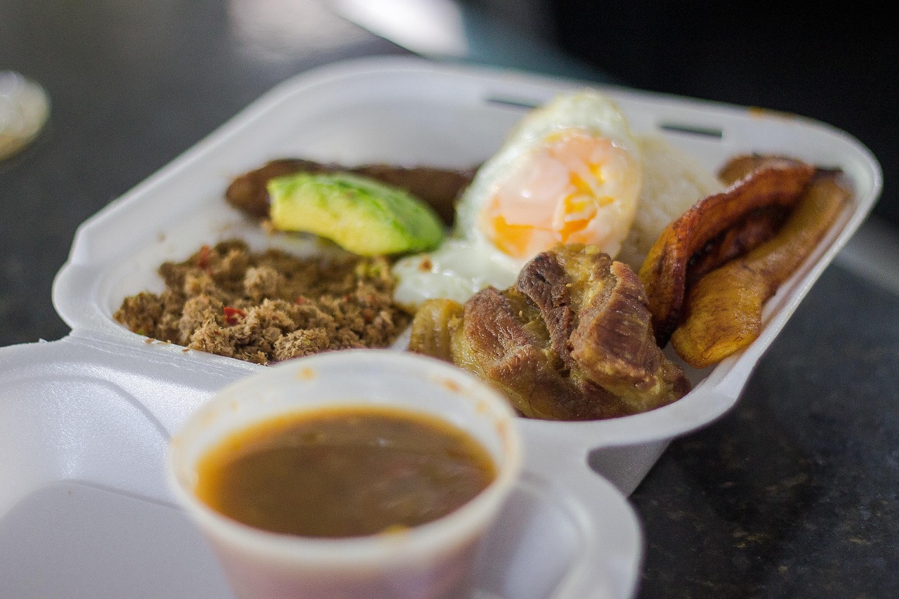 Bandeja paisa i knajpki El Poblado