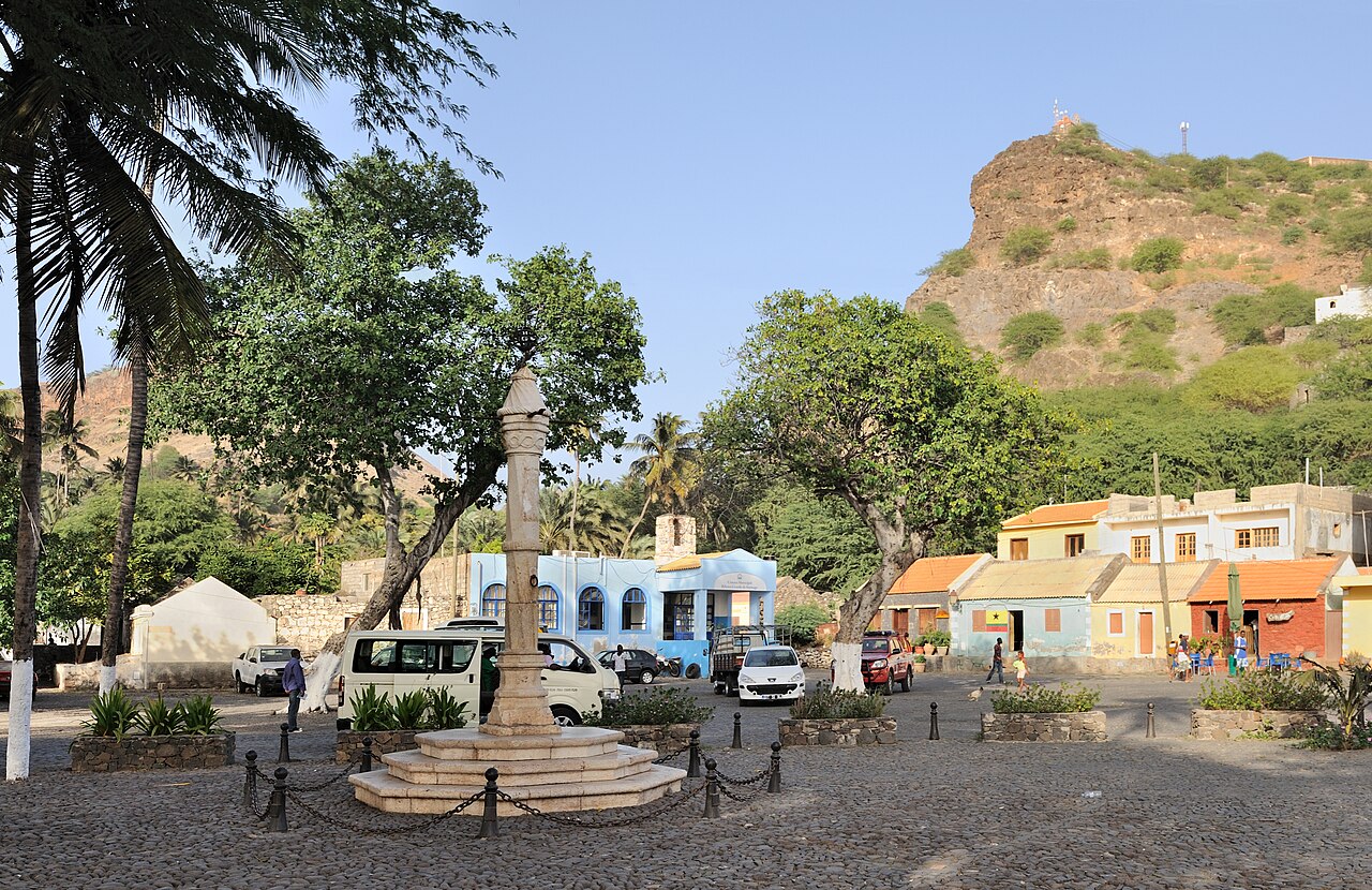 Pelourinho i ruiny katedry Sé
