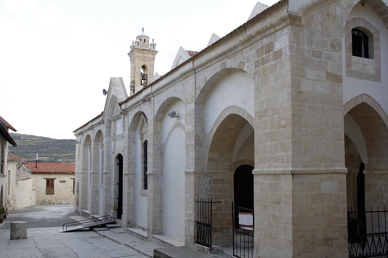 Monastyr Timios Stavros
