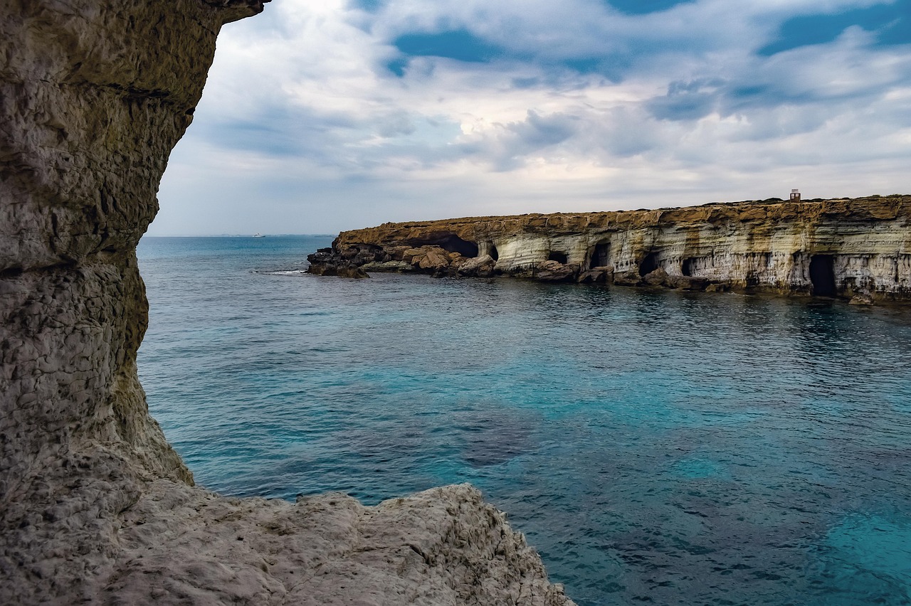 Jaskinie morskie Cape Greco