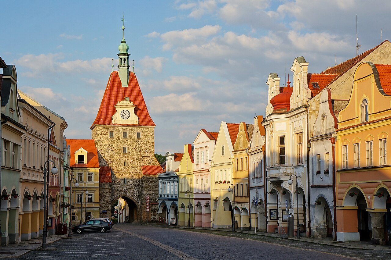 Rynek z podcieniami i Dolna Brama
