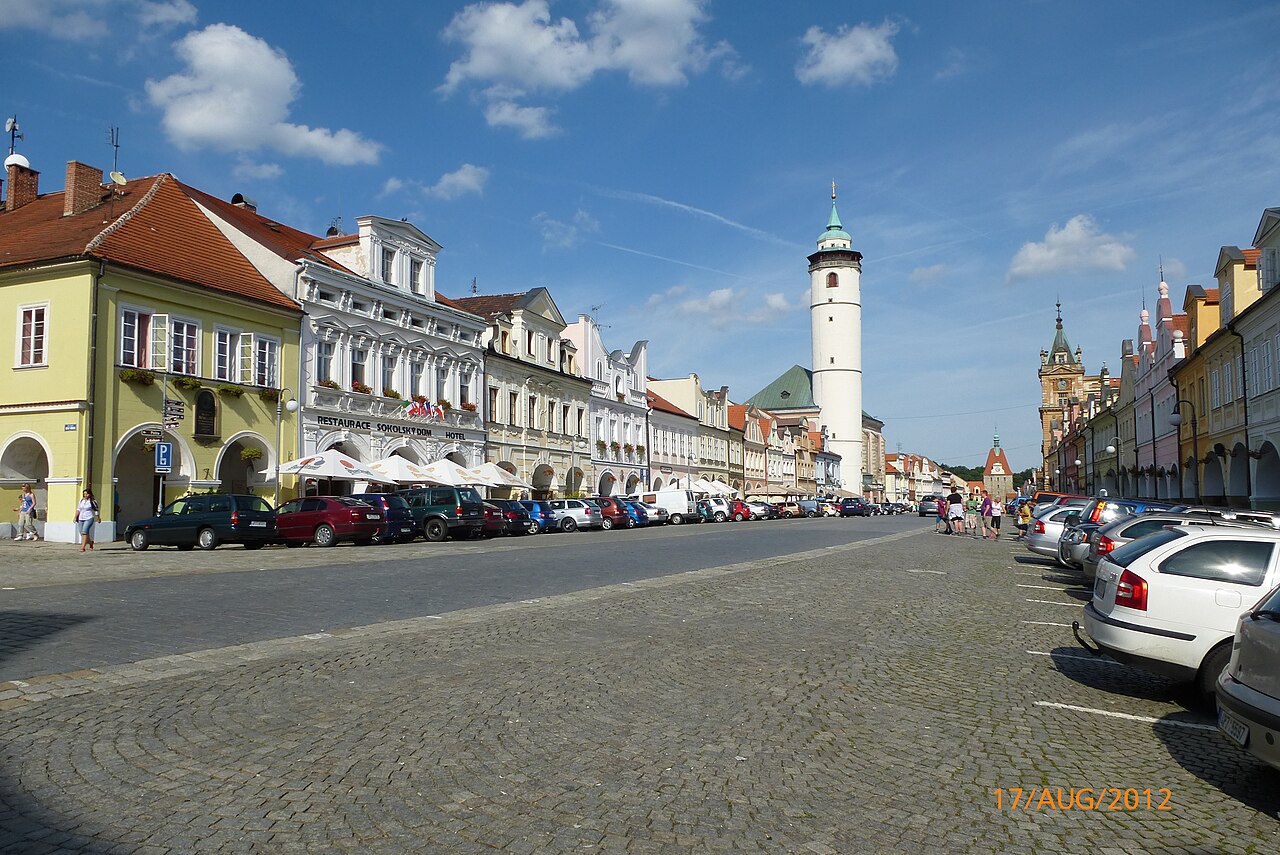 Krzywa wieża kościoła Narodzenia Marii Panny