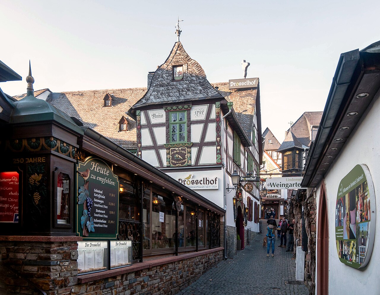 Drosselgasse i winiarska starówka