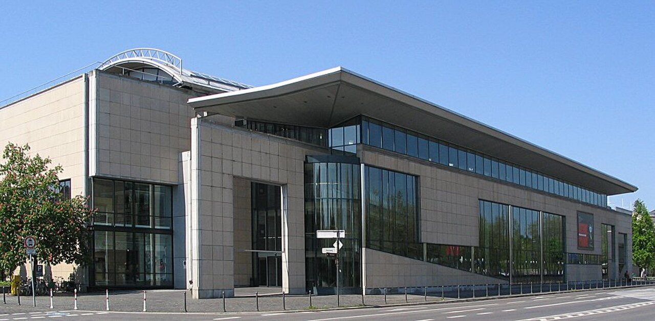 Dom Historii RFN i dawna dzielnica rządowa