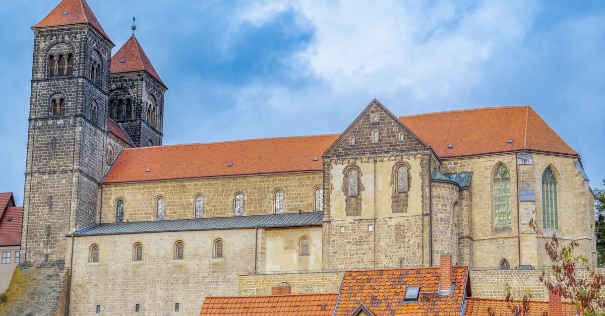 Wzgórze Zamkowe i kolegiata św. Serwacego