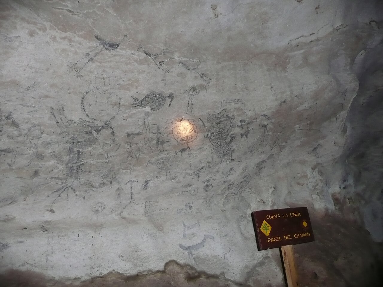 Cueva de la Línea i petroglify Taínów
