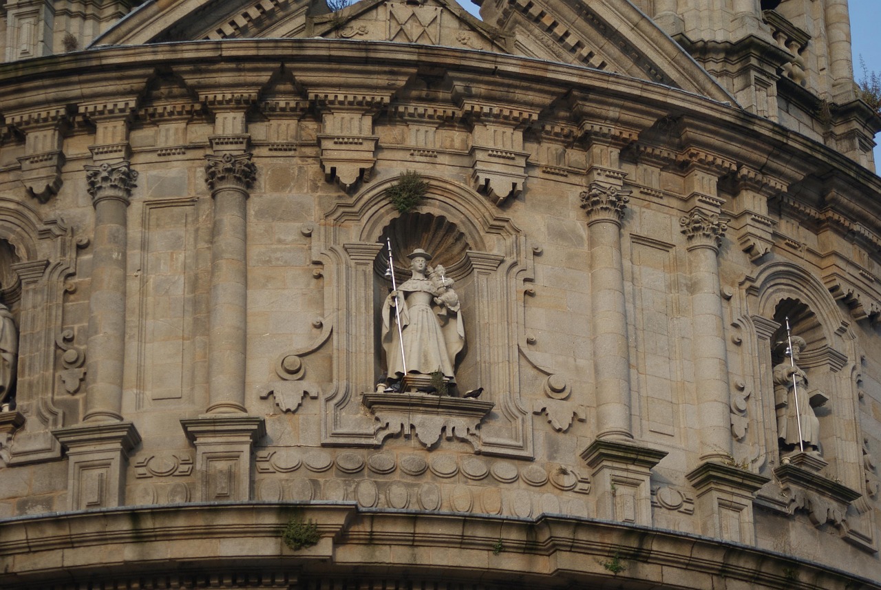 Sanktuarium Virxe Peregrina i place starego miasta