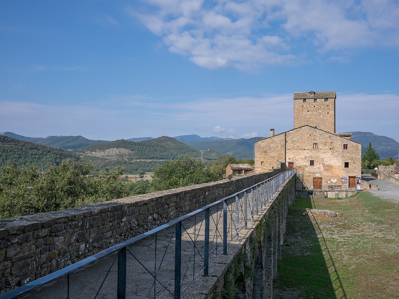 Castillo de Ainsa i Espacio del Geoparque