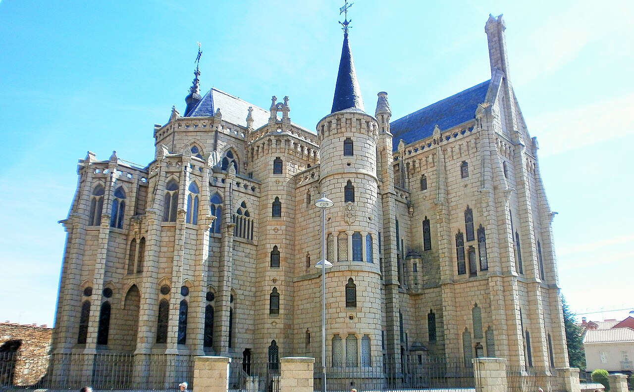 Pałac Gaudíego i Museo de los Caminos