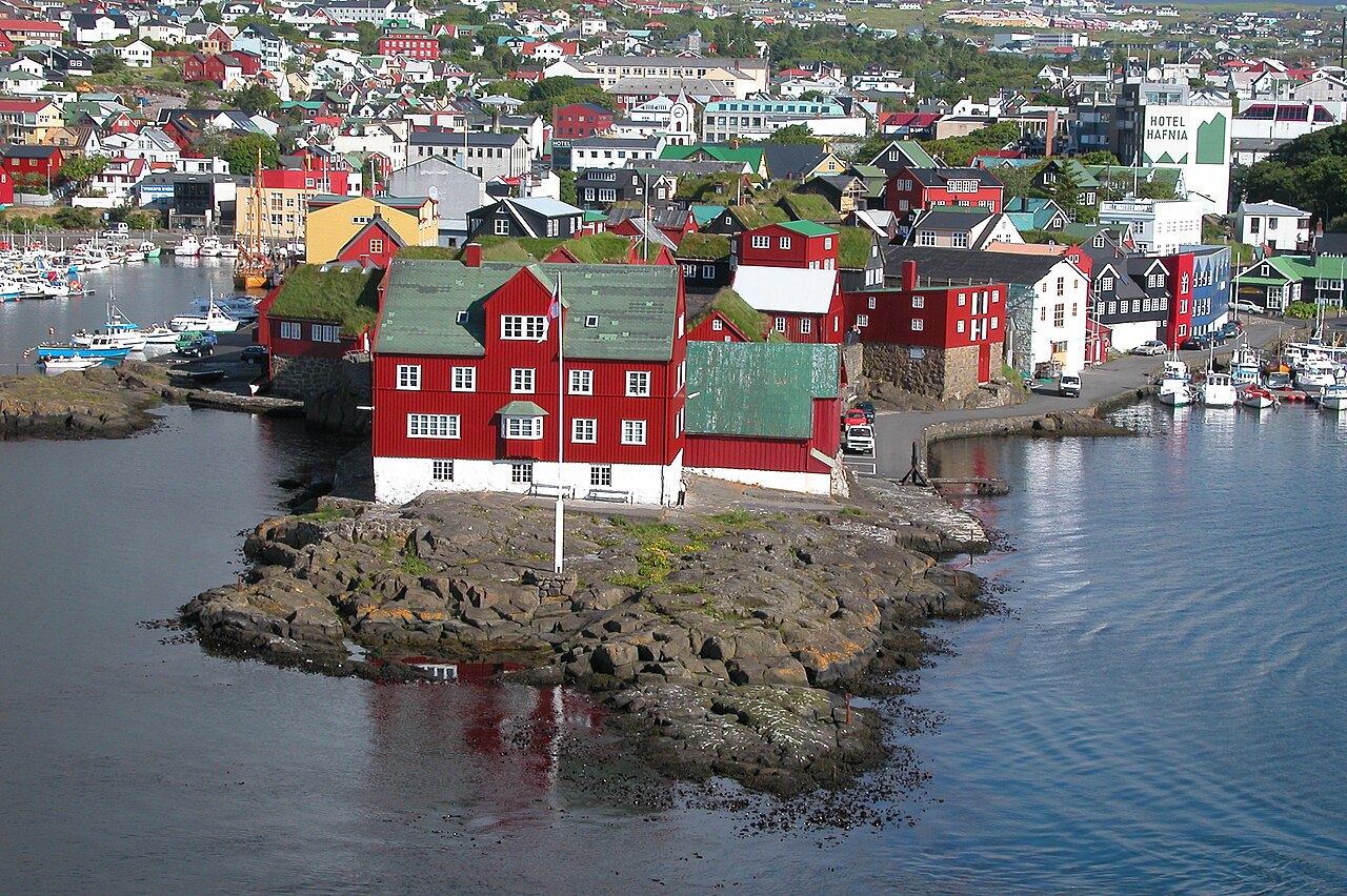 Tinganes i stary port