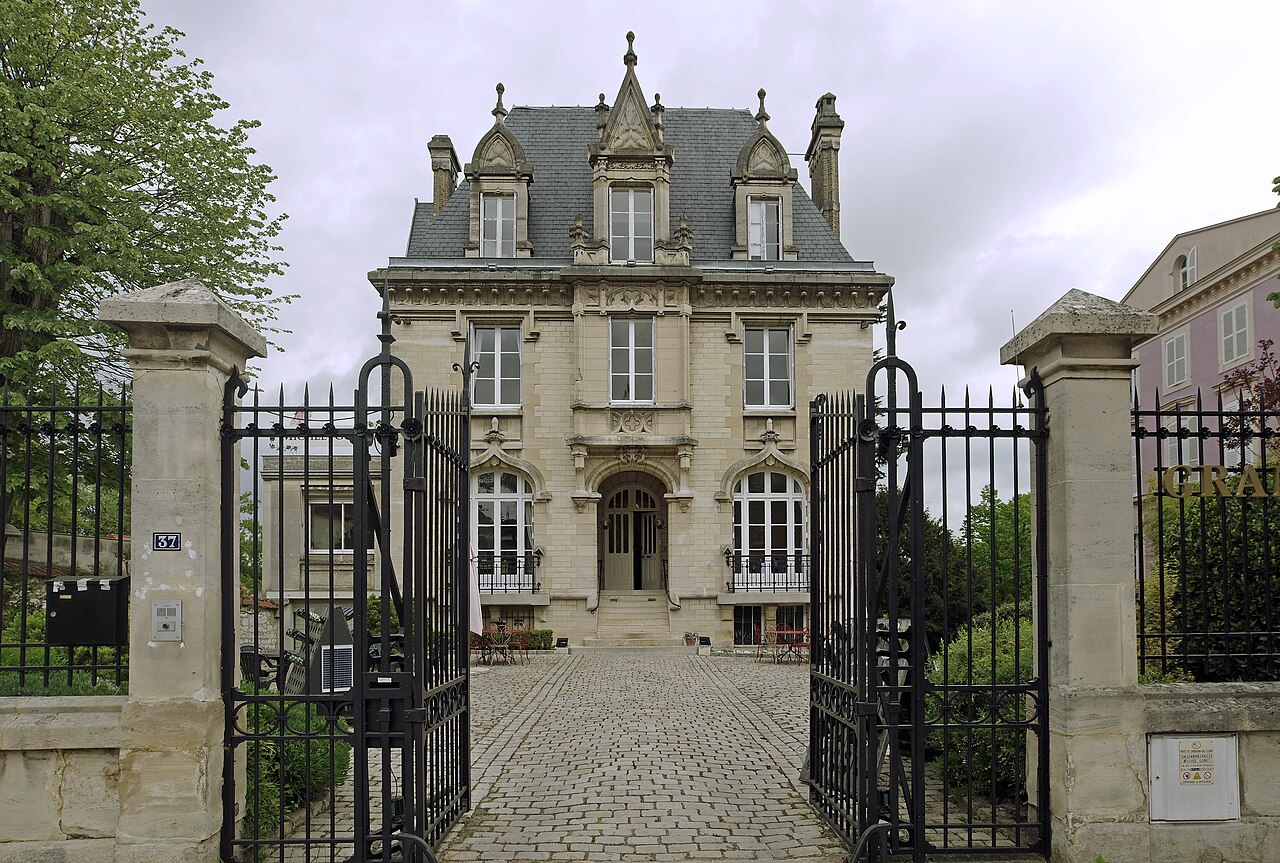 Avenue de Champagne i kredowe piwnice