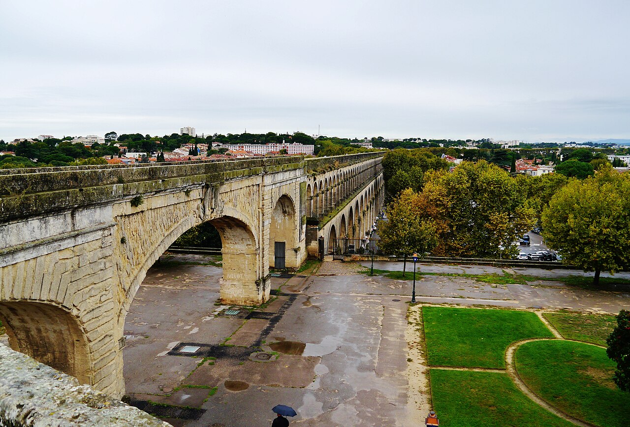 Promenade du Peyrou i akwedukt