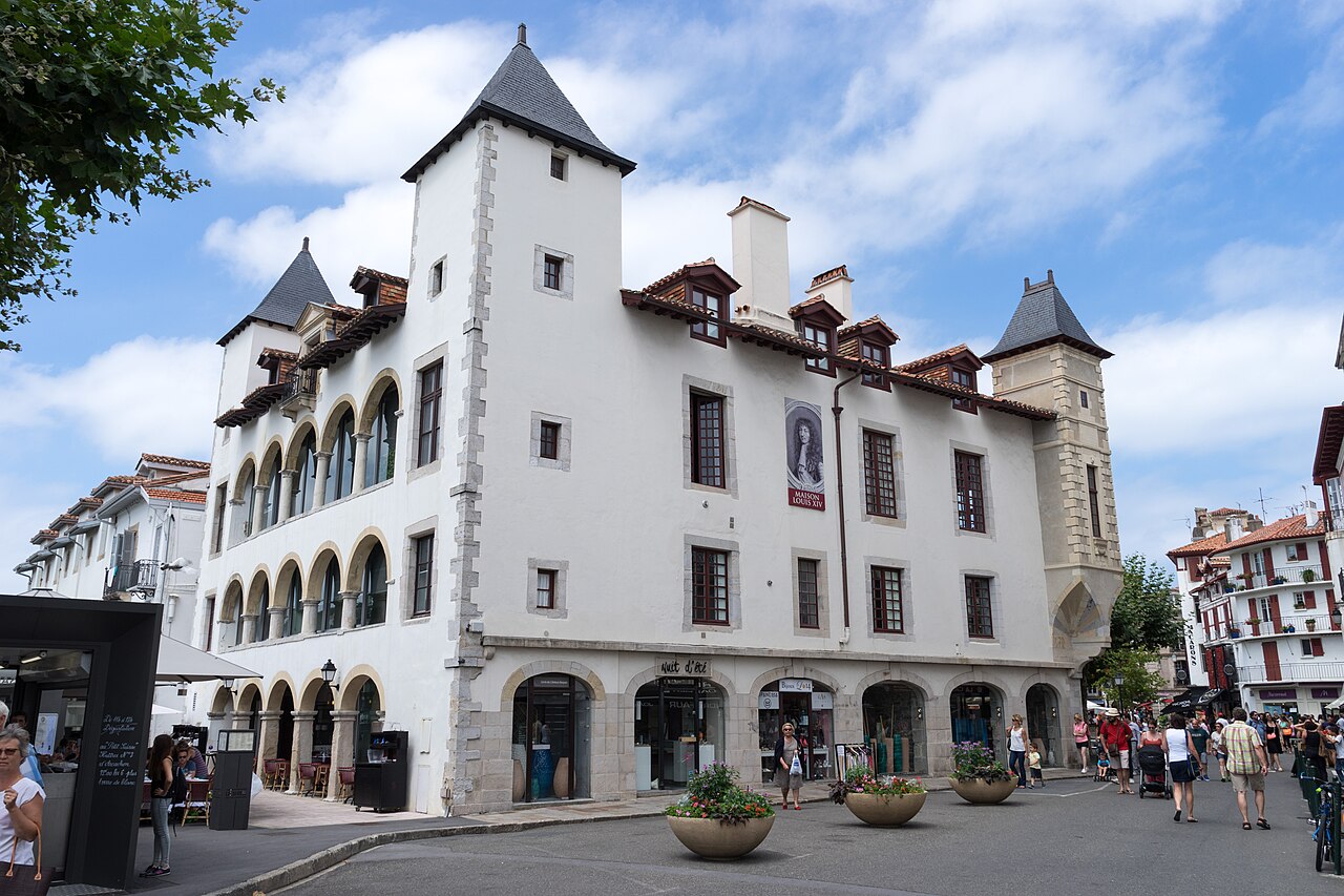 Maison Louis XIV i port rybacki