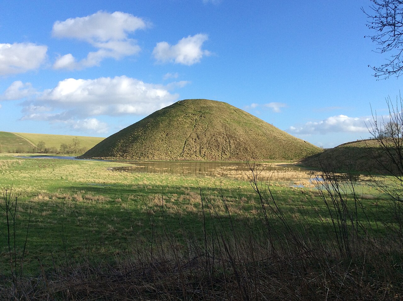 West Kennet Avenue, Silbury Hill i Long Barrow