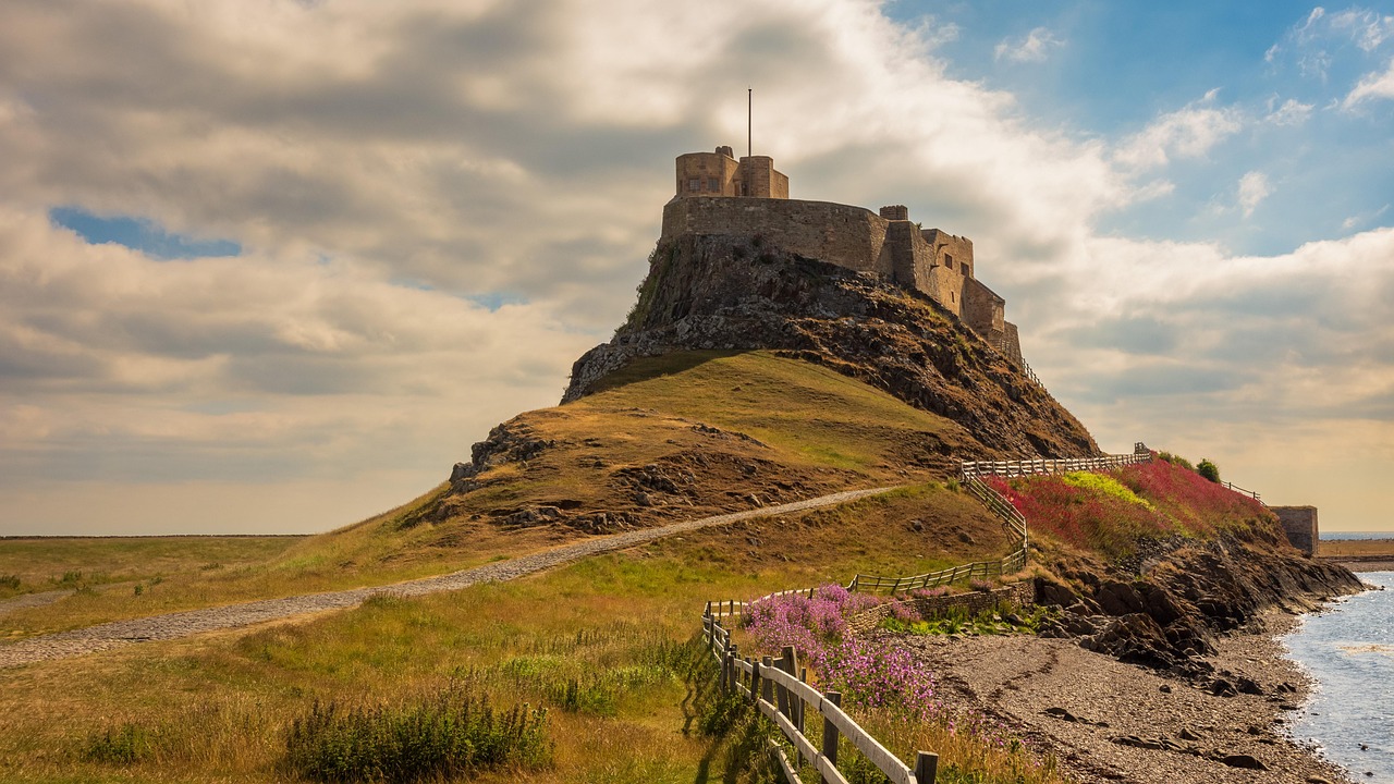 Kościół świętej Marii i wieś Lindisfarne