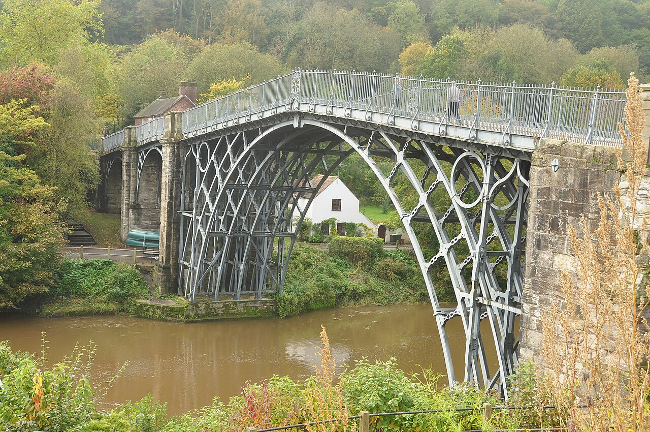 The Iron Bridge i Tollhouse