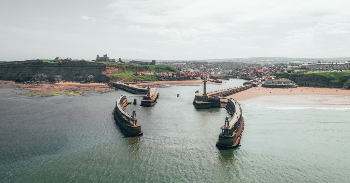 Port, falochrony i rybne bary