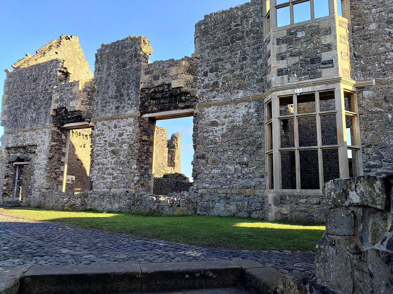 Zamek Dunluce od środka