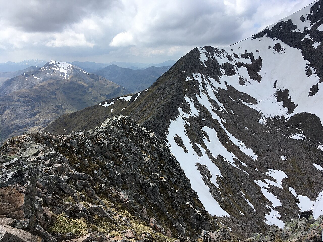 Grań Carn Mor Dearg Arête