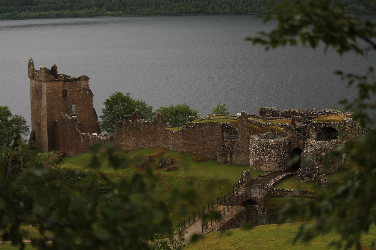 Loch Ness i zamek Urquhart