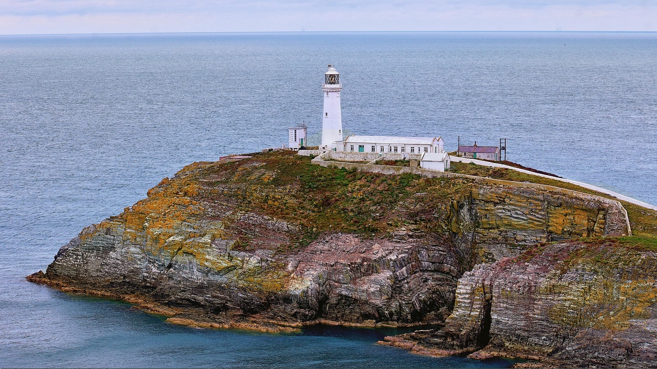 Latarnia i klify South Stack