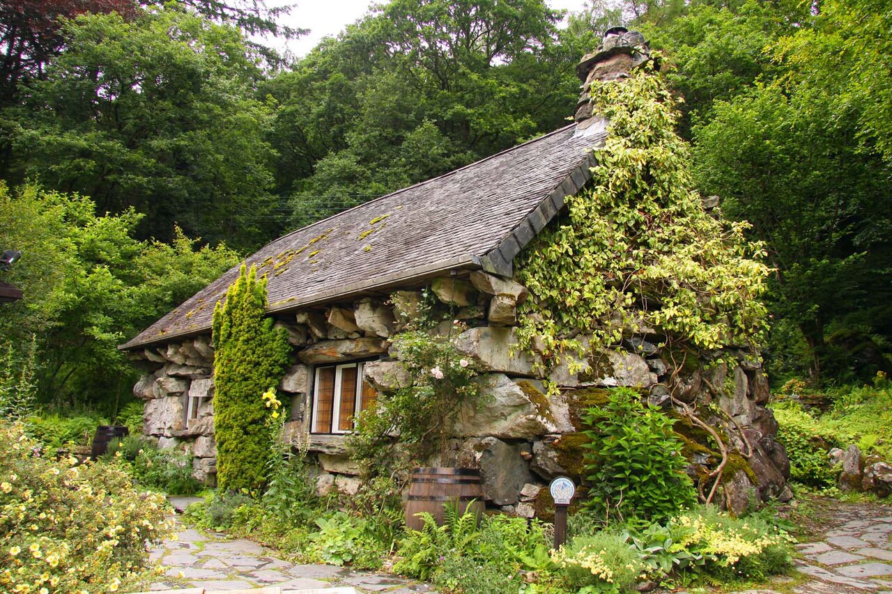 Tŷ Hyll, Brzydki Dom