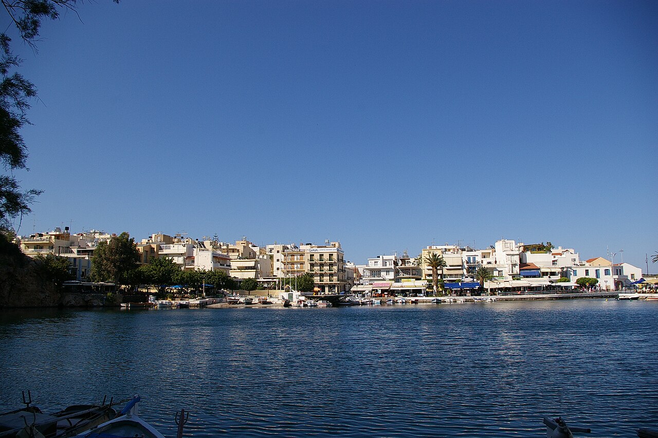Jezioro Voulismeni i port