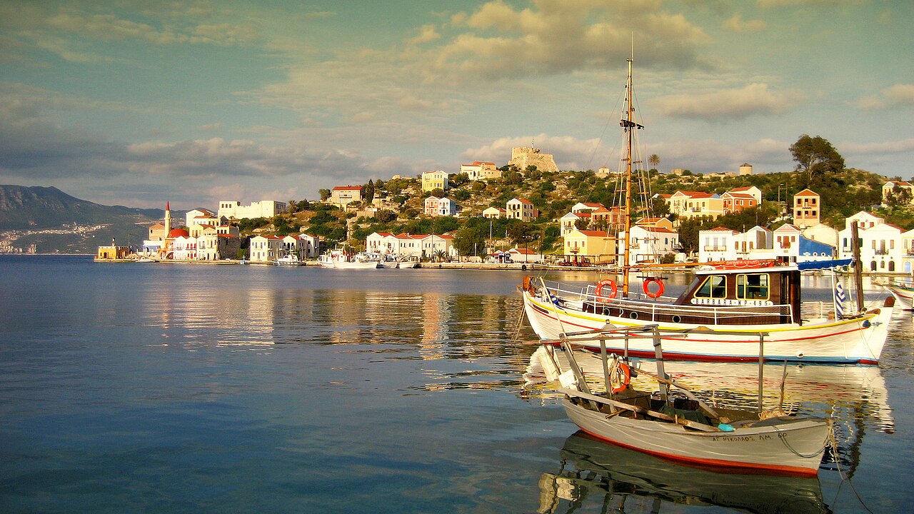 Port Megisti, Castello Rosso i grobowiec licyjski