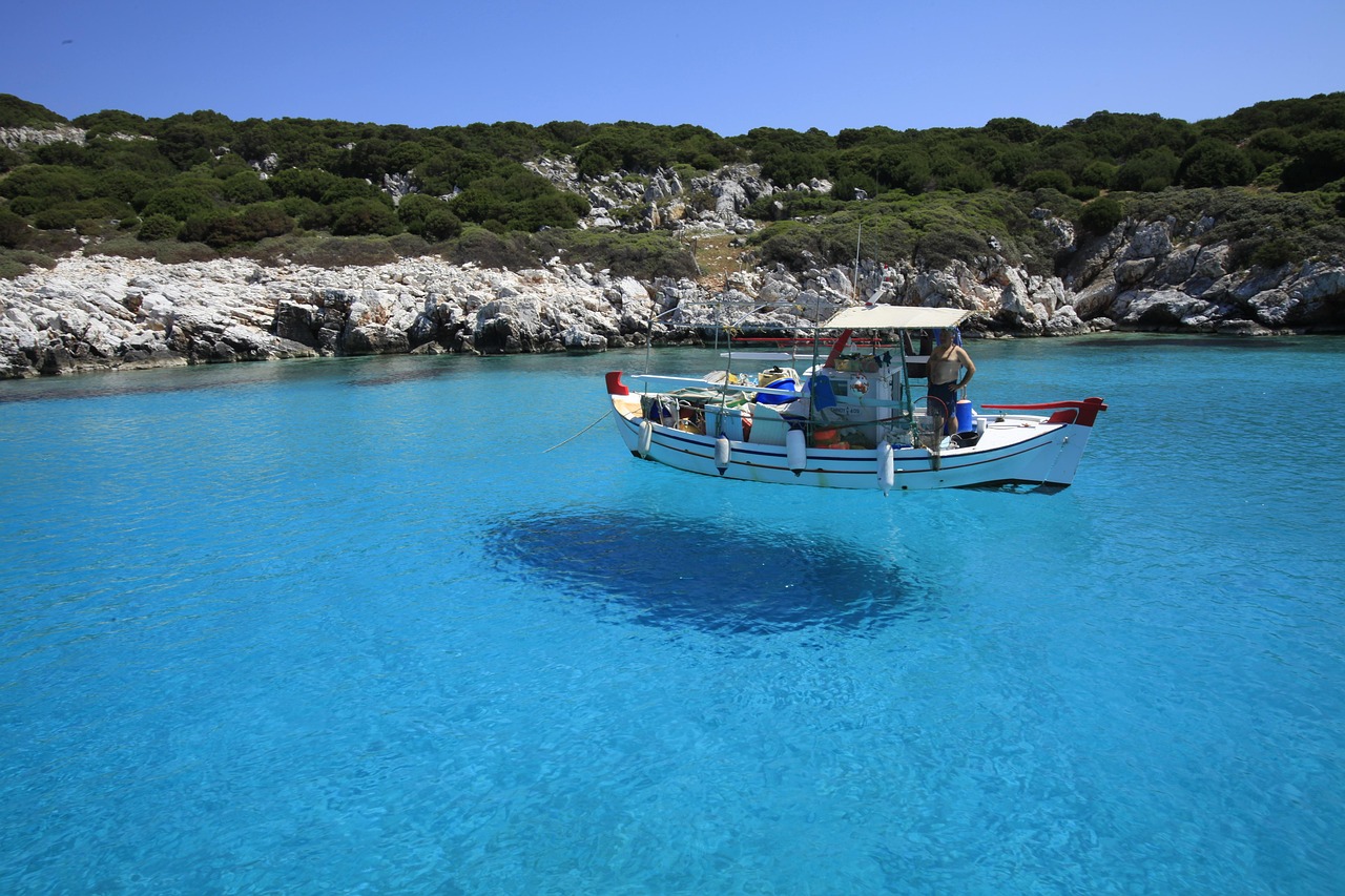 Konie Skyros i krajobraz Kochylas