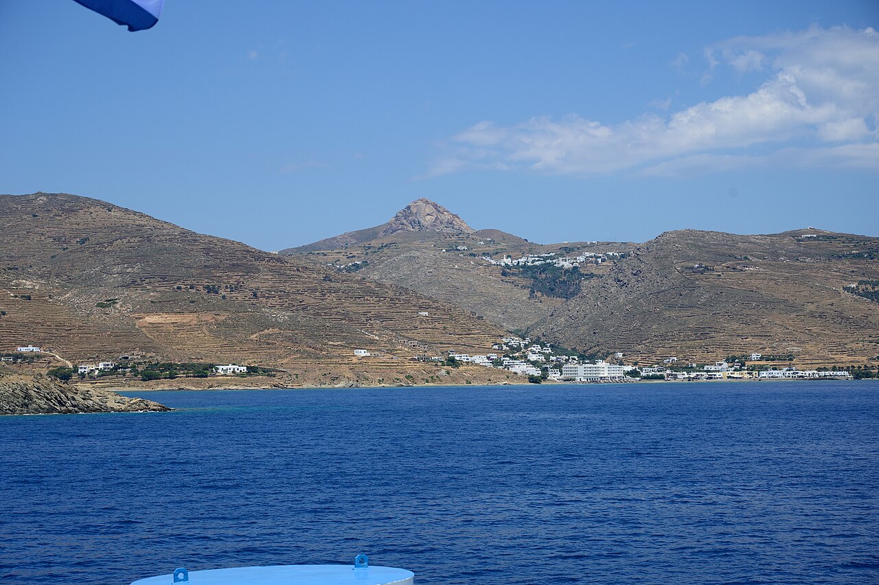 Exomvourgo i ruiny weneckiego zamku