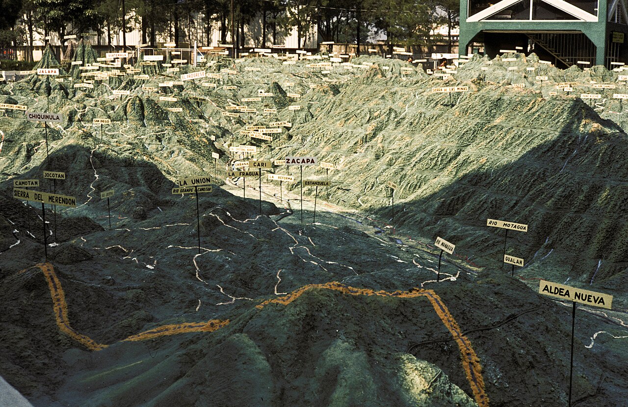 Mapa en Relieve w Parku Minerva