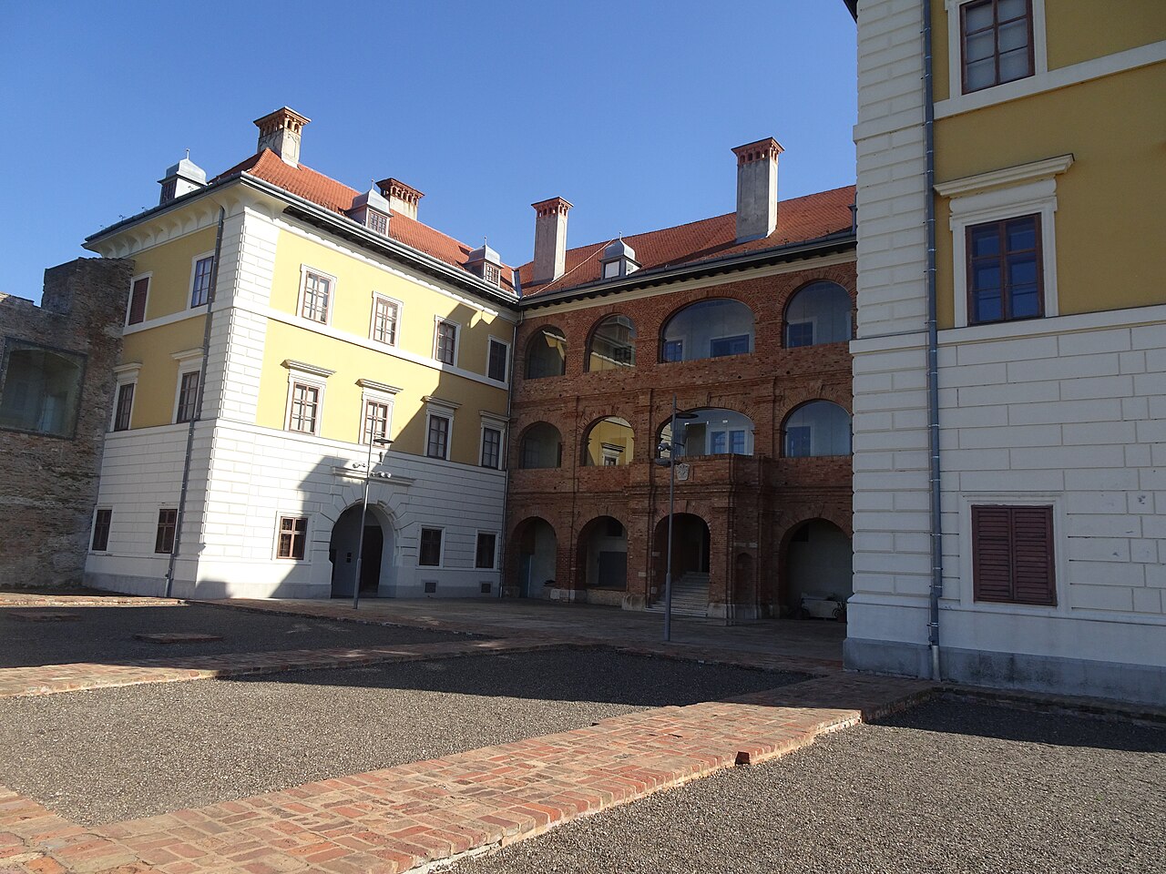 Dvorac Odescalchi i Muzej grada Iloka