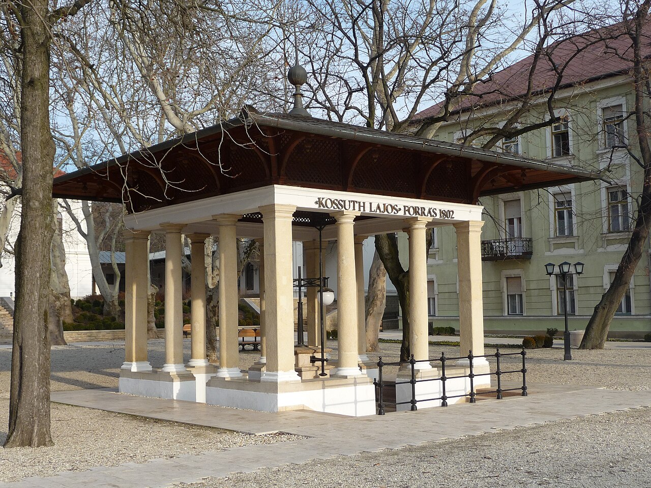 Plac Zdrojowy i źródło Kossutha