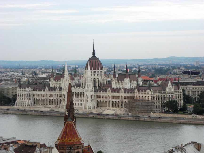 Parlament na brzegu Dunaju