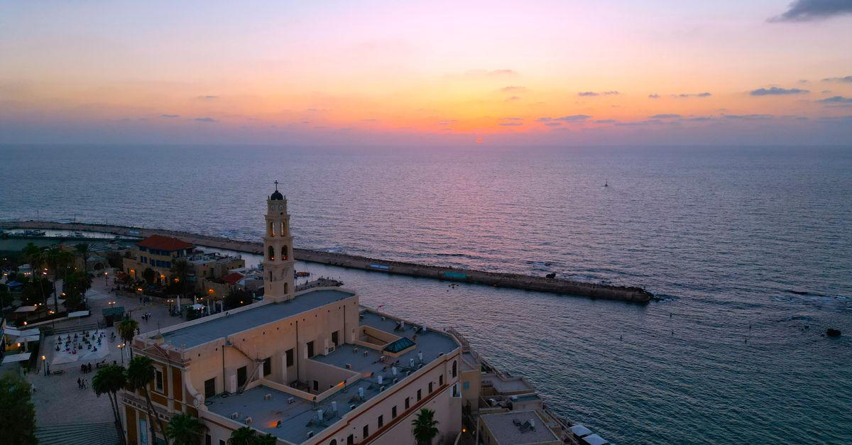 Port i Jafa po zmroku