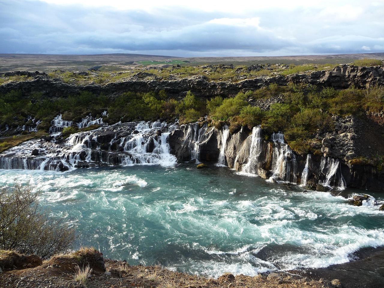 Kaskady Hraunfossar